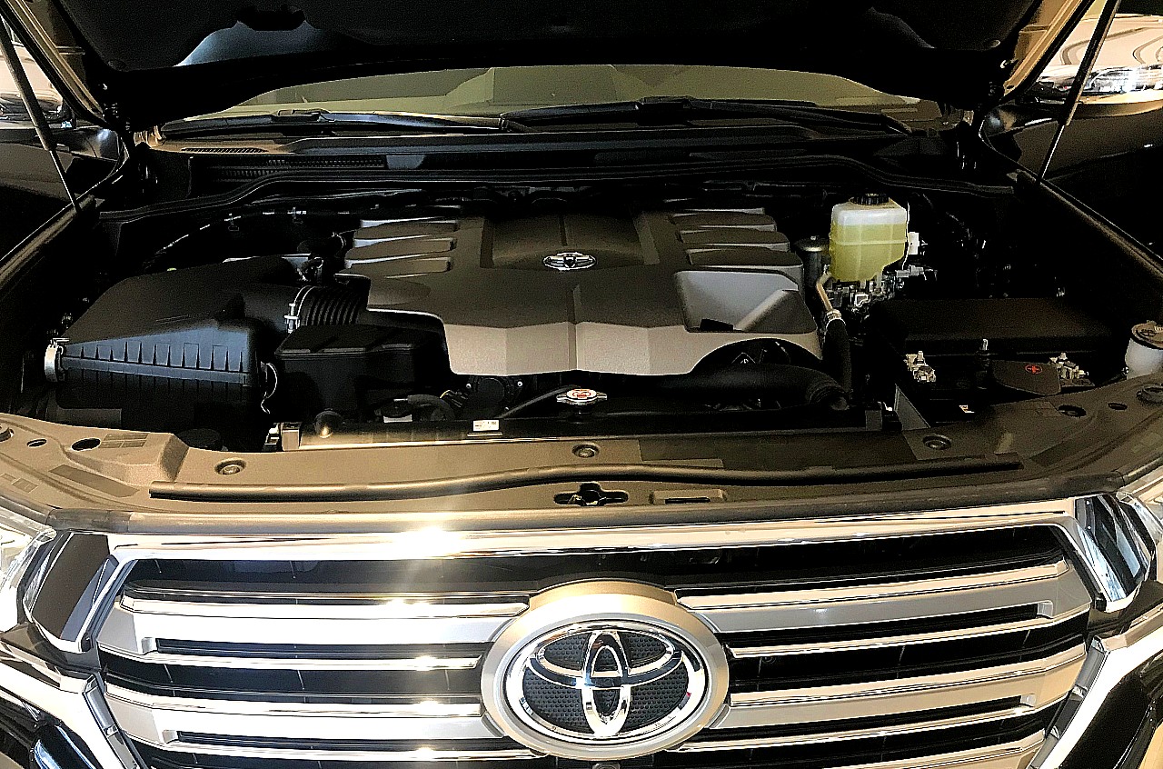 Toyota Land Cruiser 2019 Model Engine